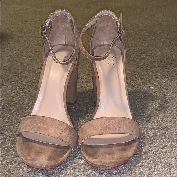 Heels - Picture 3 of 3